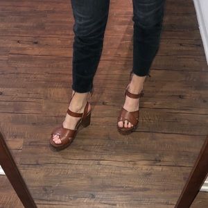 Universal Threads Platform Sandals